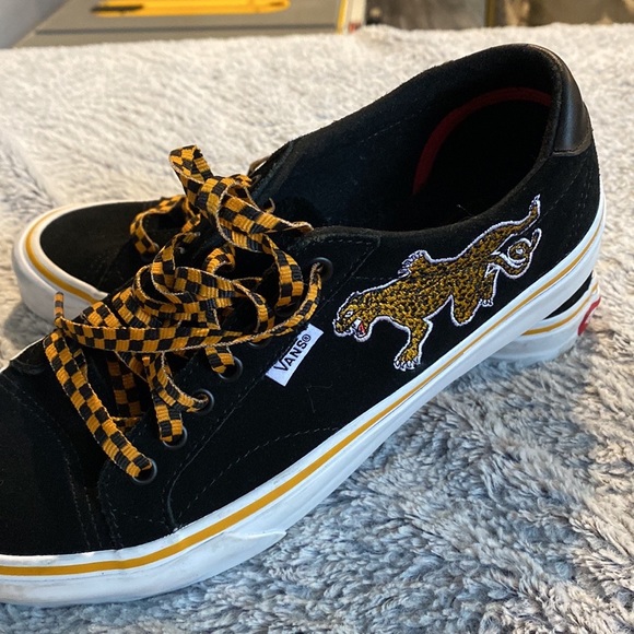 VANS - Picture 5 of 5